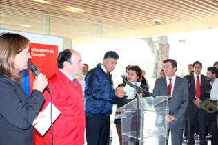 Ministro de Energía y Superintendente de la SEC explican, a vecinos, investigación por blackout