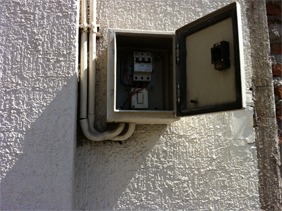 SEC: falta de mantenimiento sería causa de electrocución de menor, al interior de colegio