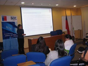 SEC Aysén capacita a trabajadores de estaciones de servicio de la zona