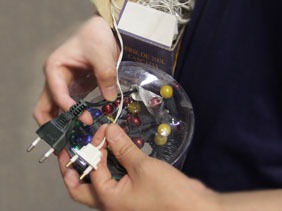 SEC formula cargos contra 52 empresas por vender Guirnaldas Navideñas sin certificación