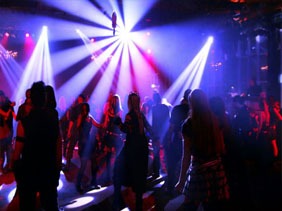 SEC detecta diversas falencias de seguridad en conexiones eléctricas de locales nocturnos