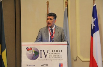 Superintendente Ávila expone modelo de atención ciudadana en línea en Foro de Líderes de Gobierno