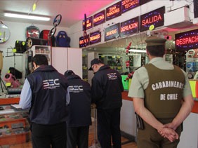 SEC prohíbe venta de Guirnaldas Navideñas peligrosas detectadas en 27 locales de Barrio Meiggs