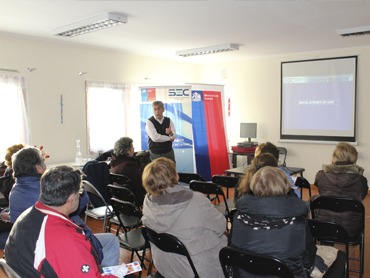 SEC Magallanes capacita a adultos mayores de Punta Arenas para evitar accidentes en el hogar