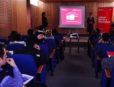 SEC explica a vecinos de Santiago Centro  la importancia del Sello Verde y su revisión