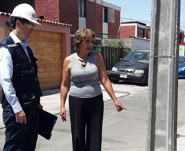 SEC Arica coordina acciones para minimizar riesgos por poste de alumbrado público fuera de servicio
