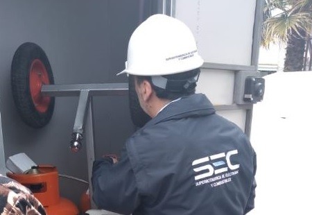 SEC Bio Bío fiscaliza instalaciones del Food Truck Fest en la Plaza Bicentenario de Concepción