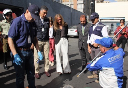 Autoridades estiman que circularán 640 mil vehículos en autopistas de Santiago este fin de semana y llaman a planificar los viajes y cotizar precios de bencinas