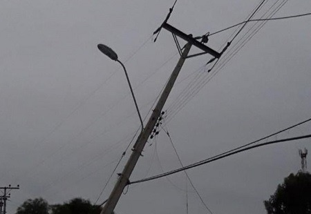 SEC Tarapacá reitera a la comunidad llamado a reportar desde sus celulares postes en mal estado