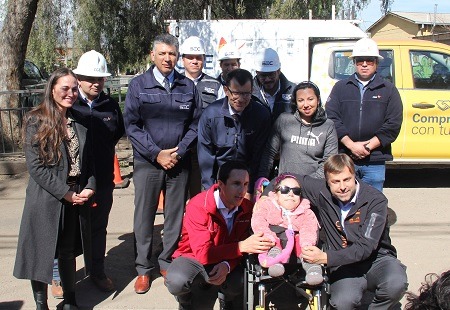 Ministro Jobet, alcalde Codina y Superintendente Ávila entregan generador a paciente electrodependiente y llaman a familias a inscribirse para recibir importantes beneficios