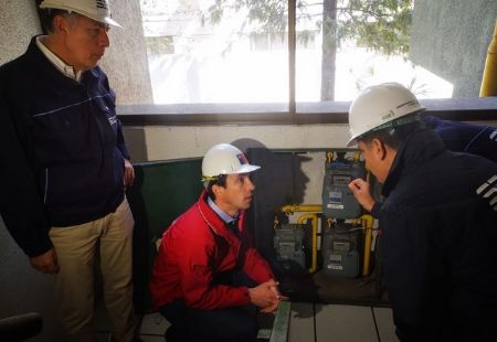 Ministro Jobet y Superintendente Ávila advierten riesgos para residentes de 800 edificios del país que tienen sello rojo de gas