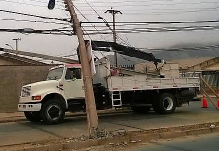 SEC Atacama reitera a la comunidad llamado a reportar desde sus celulares postes en mal estado