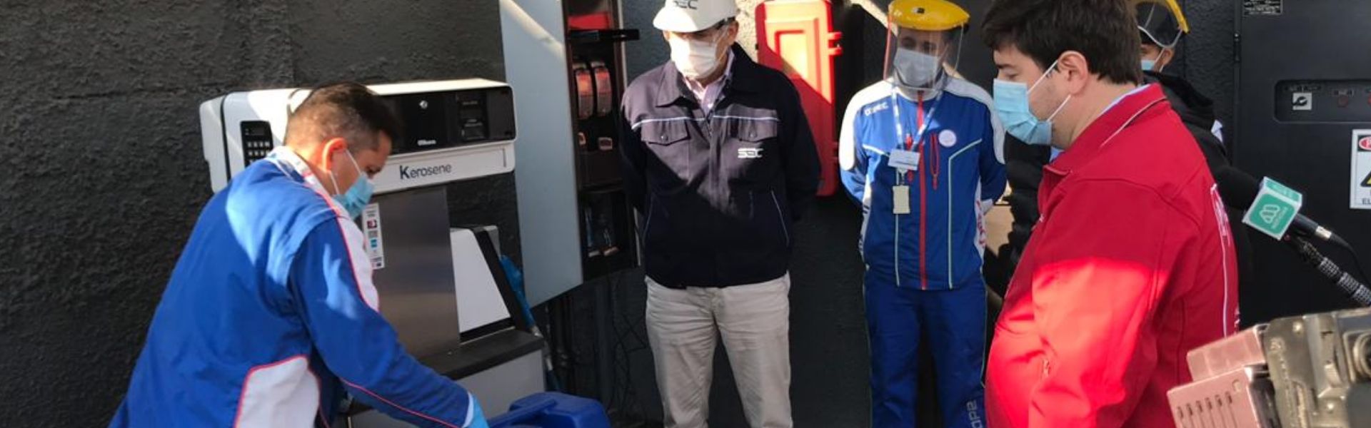 Subsecretario López y Superintendente SEC encabezan fiscalización de venta de parafina a domicilio