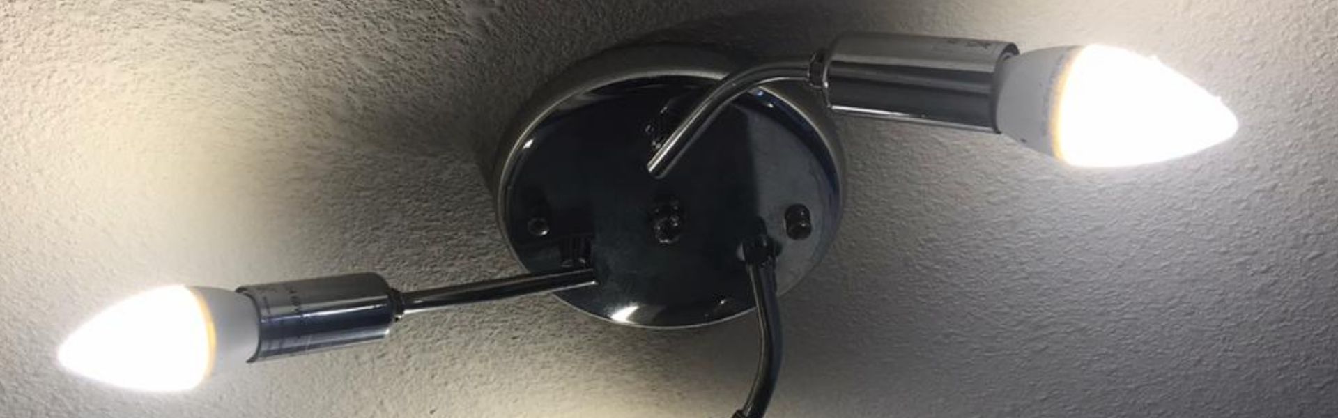 SEC Maule instruye a CGE, Luz Parral y Luz Linares ejecutar planes especiales en comunas donde superaron horas máximas sin luz