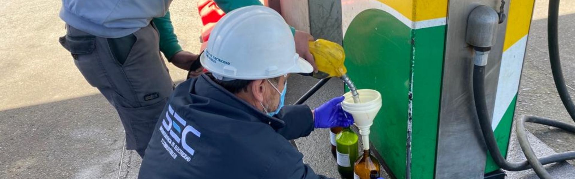 SEC Los Lagos fiscaliza calidad del combustible a la venta en estaciones de servicio de la Isla de Chiloé