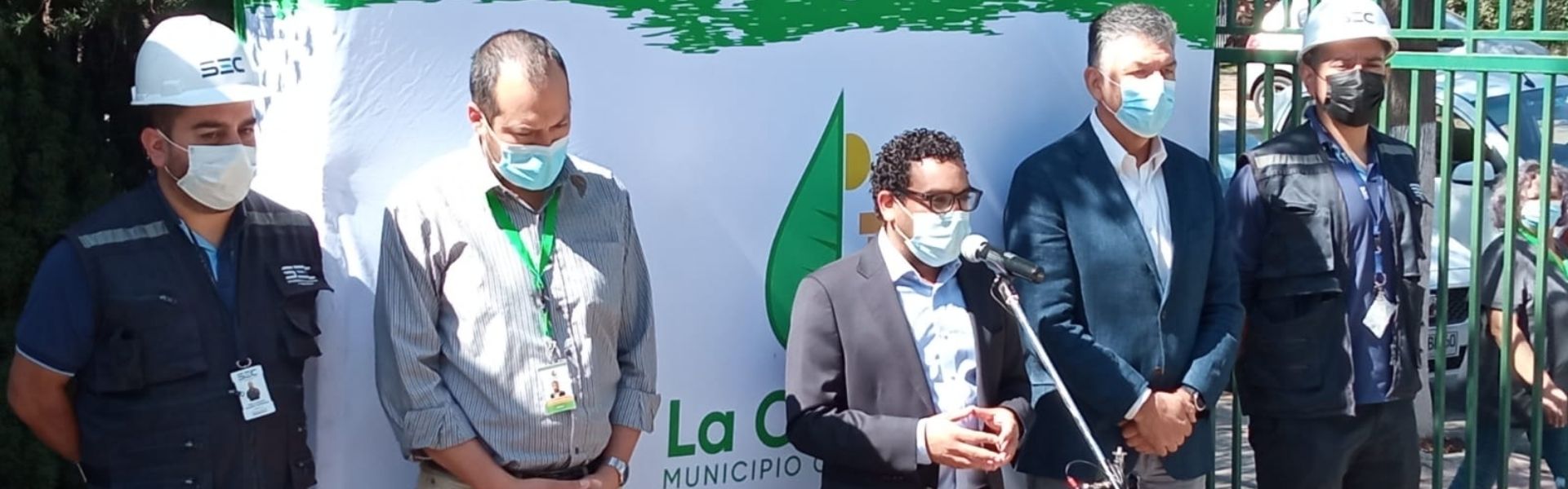 Ministerio de Energía y SEC entregan a alcalde de La Cisterna balance de plan de fiscalización