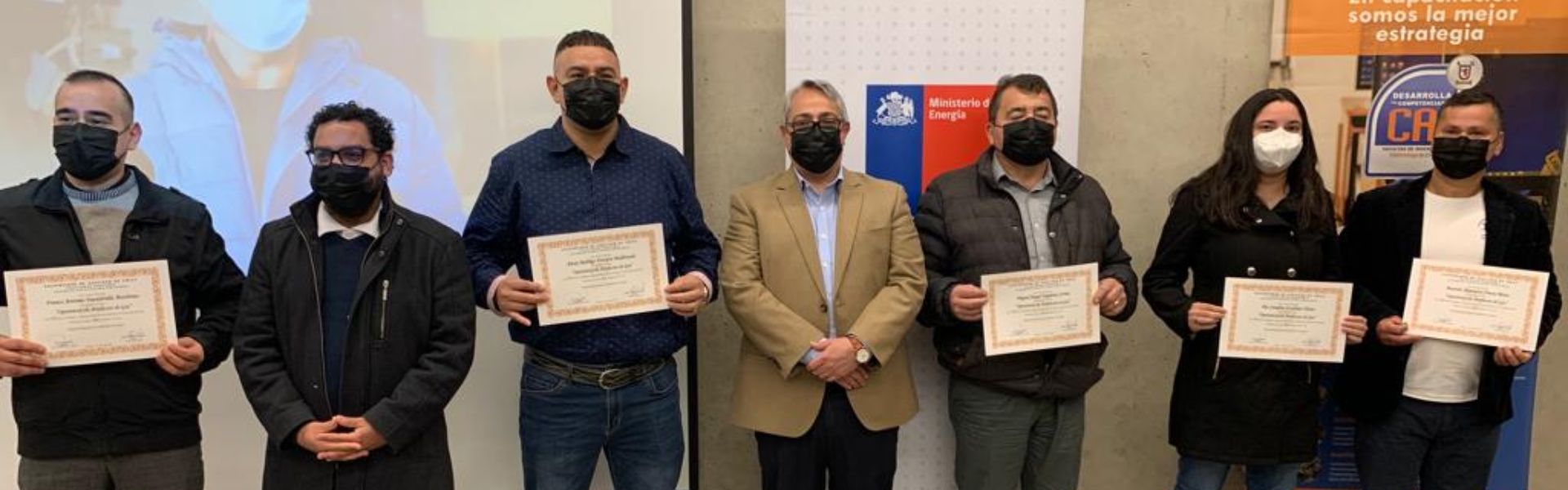 SEC y Ministerio de Energía desarrollan programa que permitió capacitar gratis a 63 “maestros”