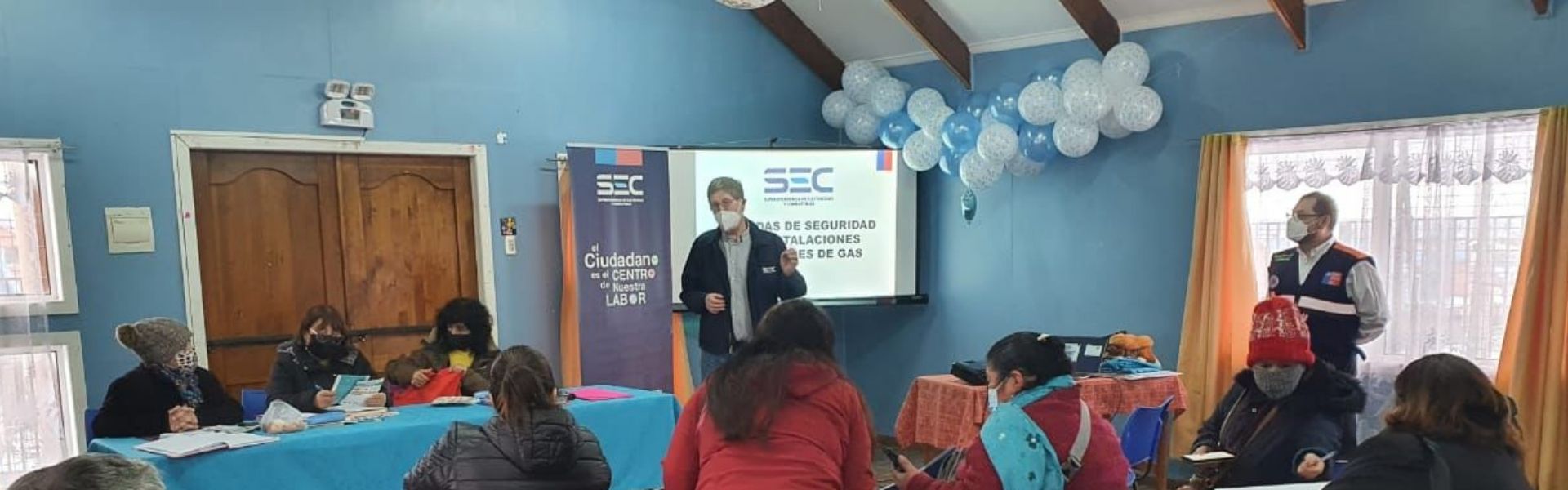 SEC Magallanes entrega a vecinos del sector Isla de Chiloé recomendaciones para un uso seguro del gas