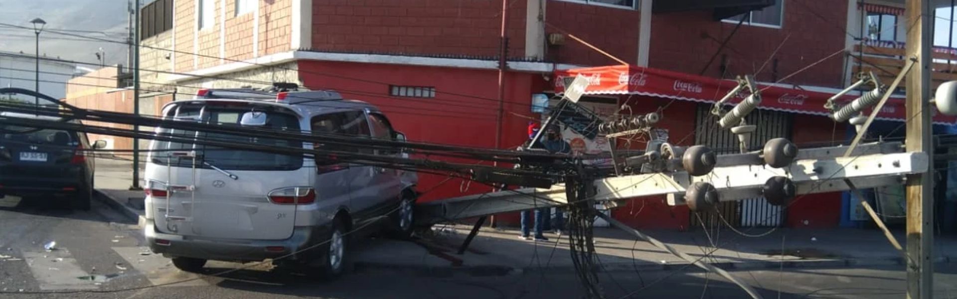 SEC Arica y Parinacota informa que se produjeron 147 choques a postes en 2022 que provocaron cortes de suministro eléctrico