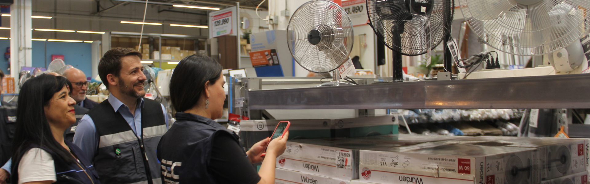 Ministerio de Energía y SEC fiscalizan venta de artefactos de climatización en medio de ola de calor