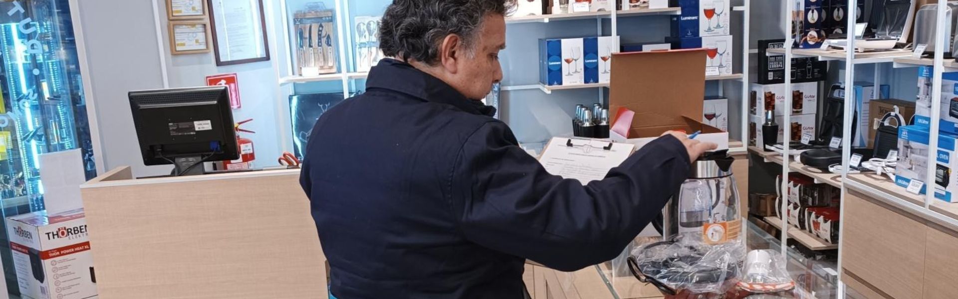 SEC Magallanes formula cargos a dos locales comerciales de Punta Arenas que vendían productos eléctricos sin certificación