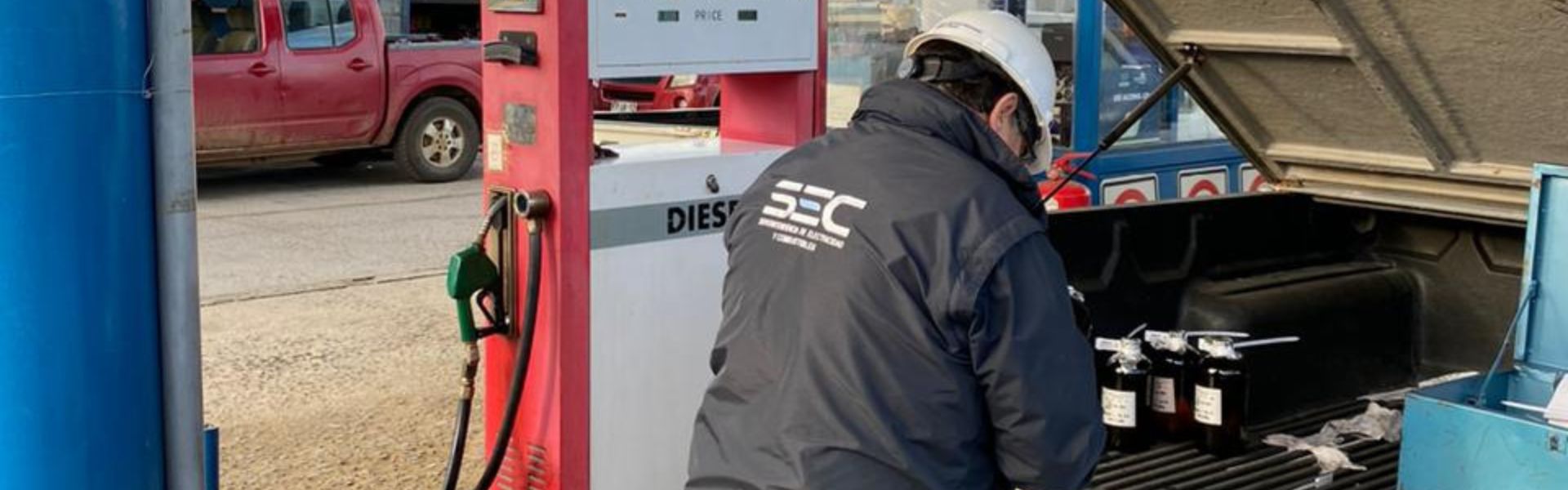 SEC Ñuble fiscaliza calidad del combustible que se comercializa en estación de servicio de Ninhue