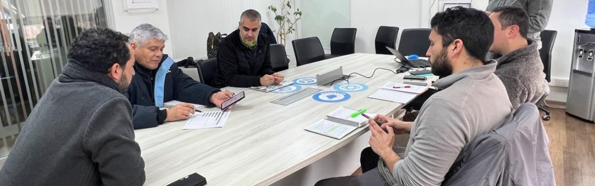 SEC Aysén y Seremi de Energía se reúnen con empresa eléctrica tras sostenidos cortes de luz en la comuna de Aysén