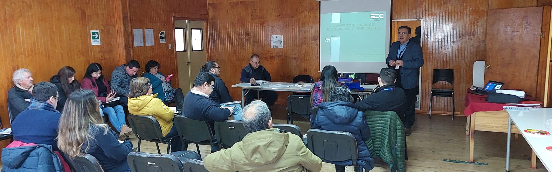 SEC Los Ríos se reúne con Juntas de Vecinos Rurales de Paillaco ante reclamos por el suministro eléctrico