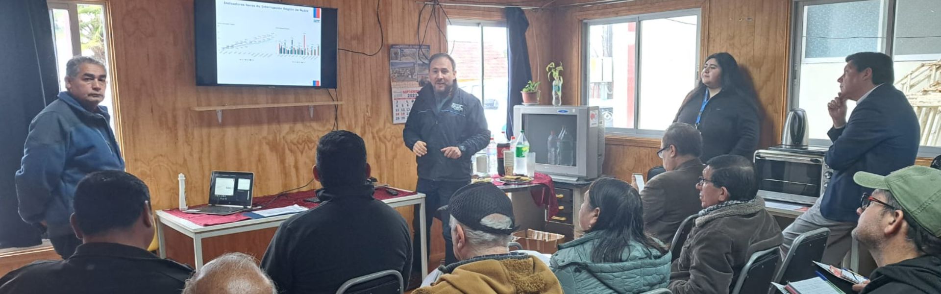 SEC Ñuble se reúne con vecinos y vecinas de Ninhue para responder sus dudas sobre el suministro eléctrico