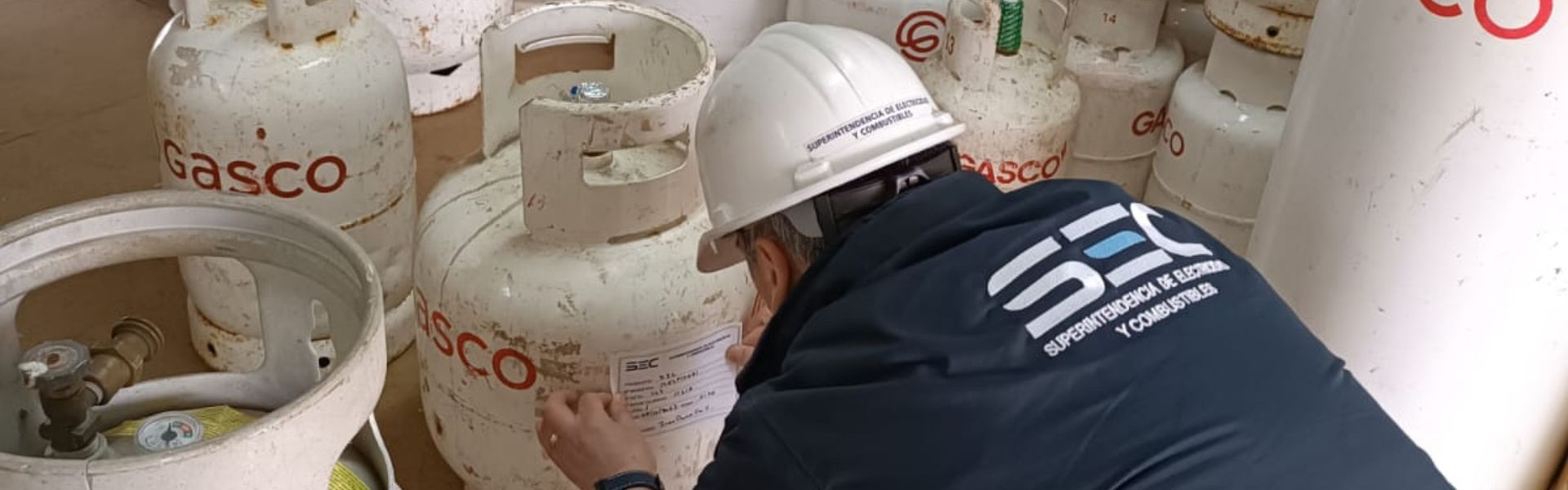 SEC Magallanes fiscaliza Planta de Gas Licuado de Petróleo y estación de servicio de combustibles de Puerto Williams