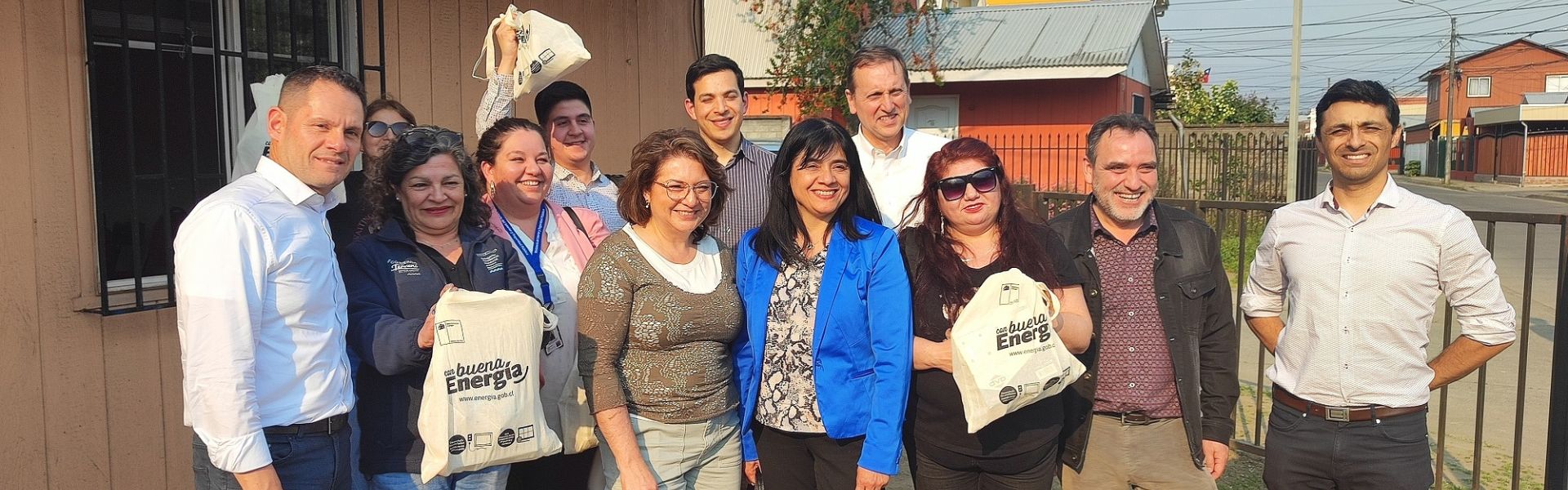 Superintendenta SEC se reúne con vecinas de Angol y con empresas CGE Transmisión y Frontel en su visita a la Región de la Araucanía