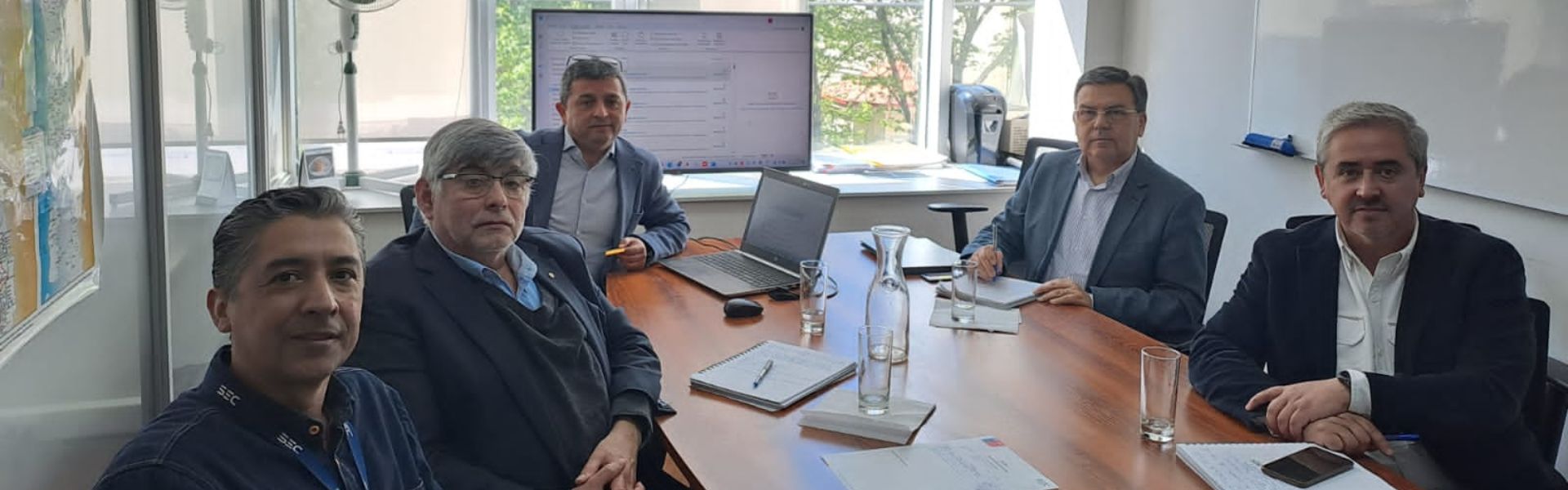 SEC Los Ríos se reúne con ejecutivos de COOPREL para abordar avance de sus trabajos que buscan disminuir interrupciones eléctricas