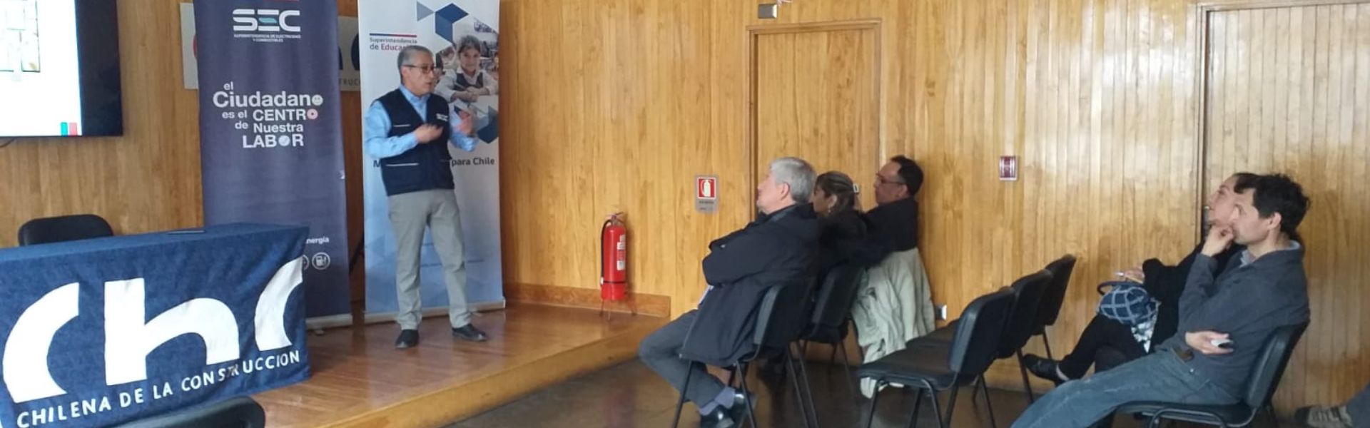 SEC Magallanes capacita a funcionarios de colegios subvencionados particulares sobre el uso seguro del gas para prevenir eventuales accidentes