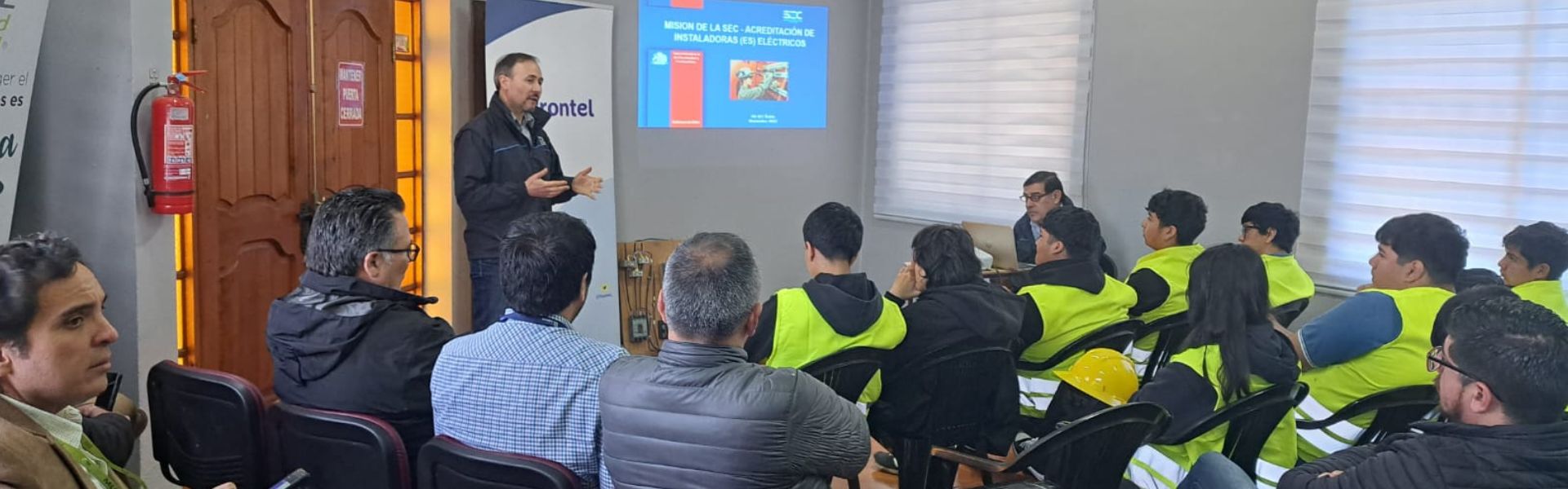 SEC Ñuble participa en Feria de Seguridad y dicta charla sobre materias eléctricas a estudiantes del Liceo Polivalente Juvenal Hernández Jaque