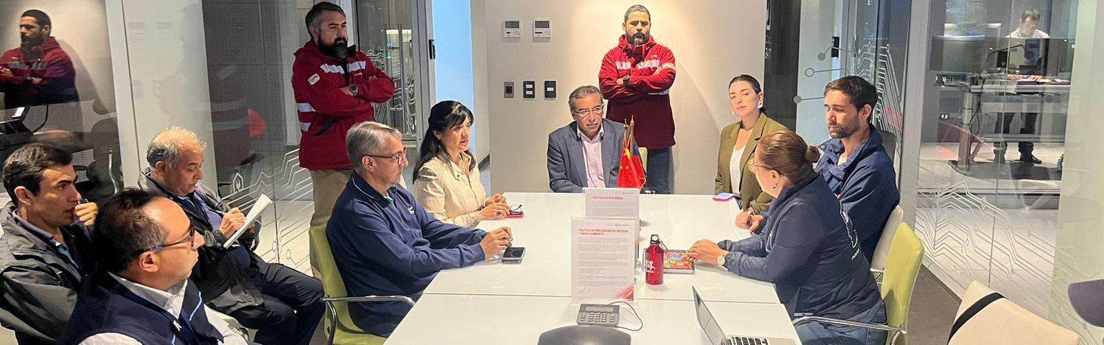 Superintendenta SEC fiscaliza en terreno trabajos de recuperación del servicio eléctrico tras devastadores incendios