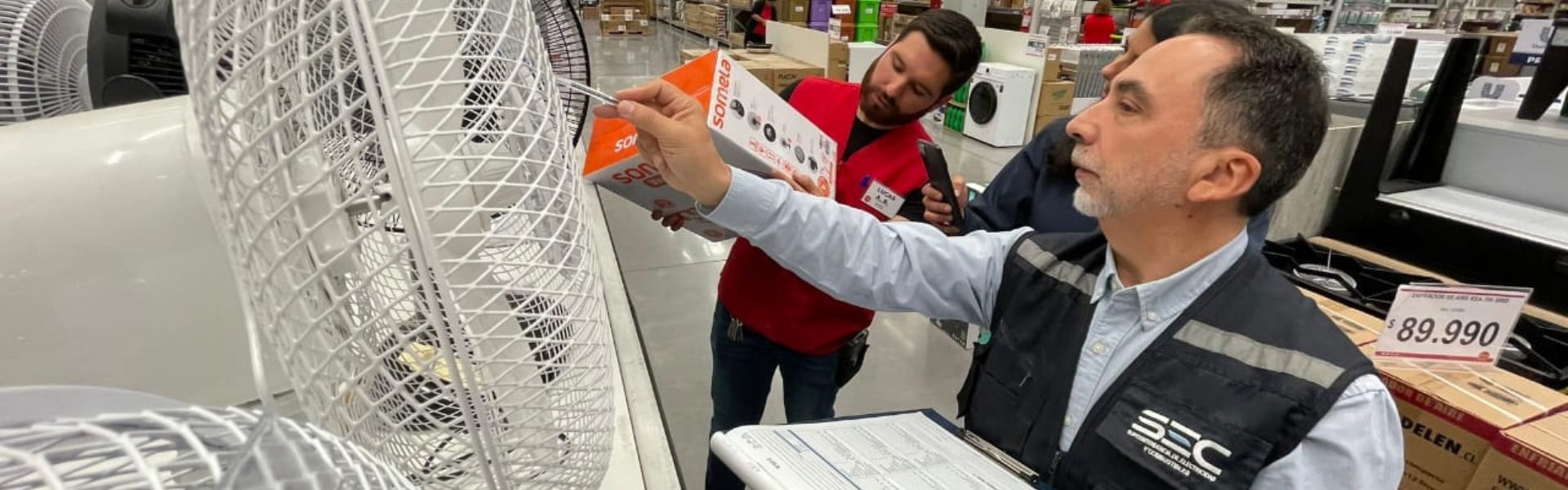 SEC Biobío y Seremi de Energía realizan fiscalización a la venta de ventiladores y aires acondicionados