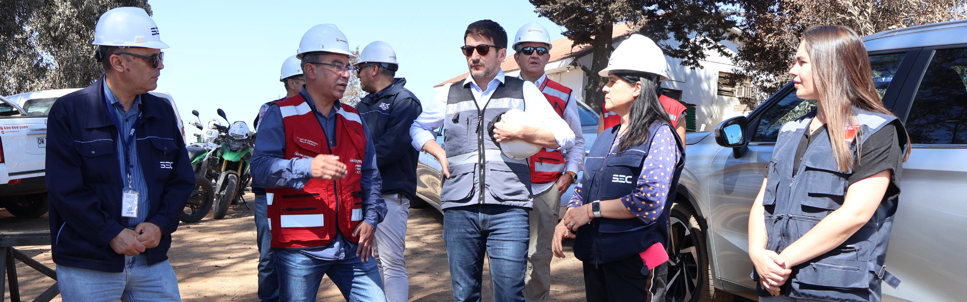 Ministro Pardow y Superintendenta SEC supervisan trabajos de reposición en zona afectada por los incendios