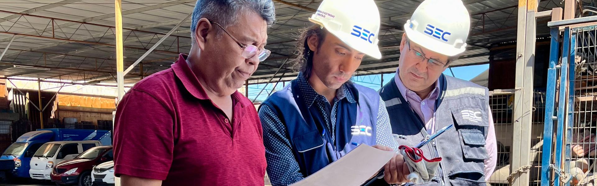 SEC Tarapacá y Seremi de Energía lideran fiscalización a instalaciones eléctricas en recinto de ventas de vehículos