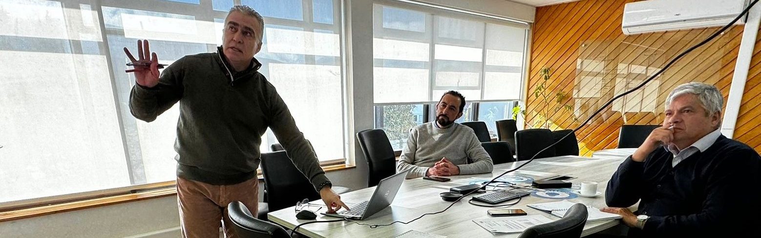 SEC Aysén se reúne con Edelaysen para revisar planes de mantenimiento e inversión en líneas eléctricas de la región