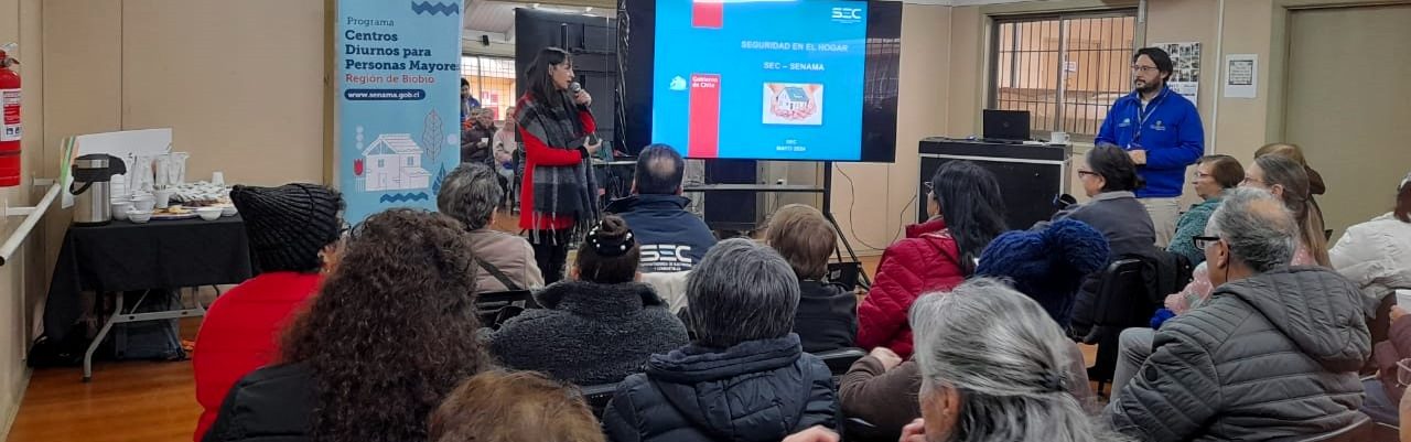 SEC Biobío dicta charla a adultos mayores de Concepción sobre seguridad energética dentro de los hogares