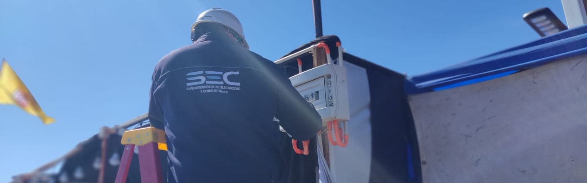 SEC Tarapacá fiscaliza que las instalaciones eléctricas de la Fiesta de La Tirana sean seguras para la comunidad