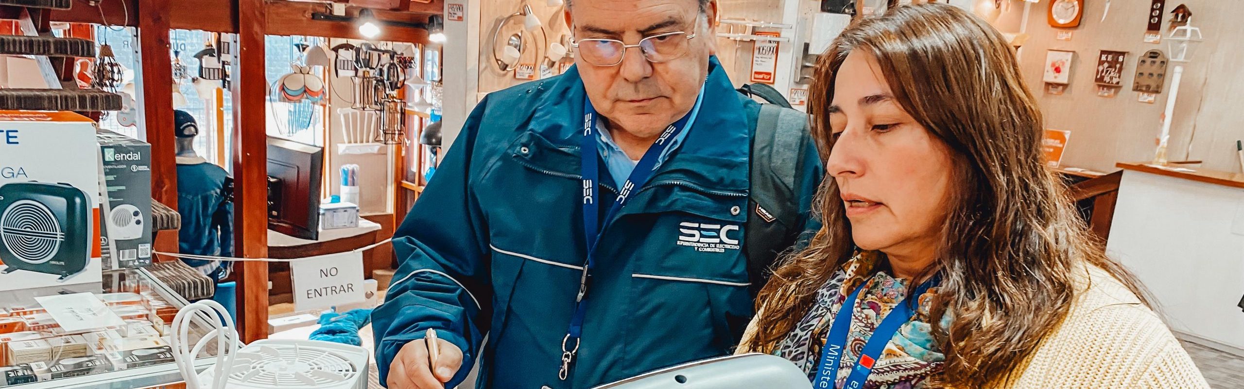 SEC Los Ríos y Seremi de Energía fiscalizan venta de estufas y calefactores ante llegada del invierno y bajas temperaturas