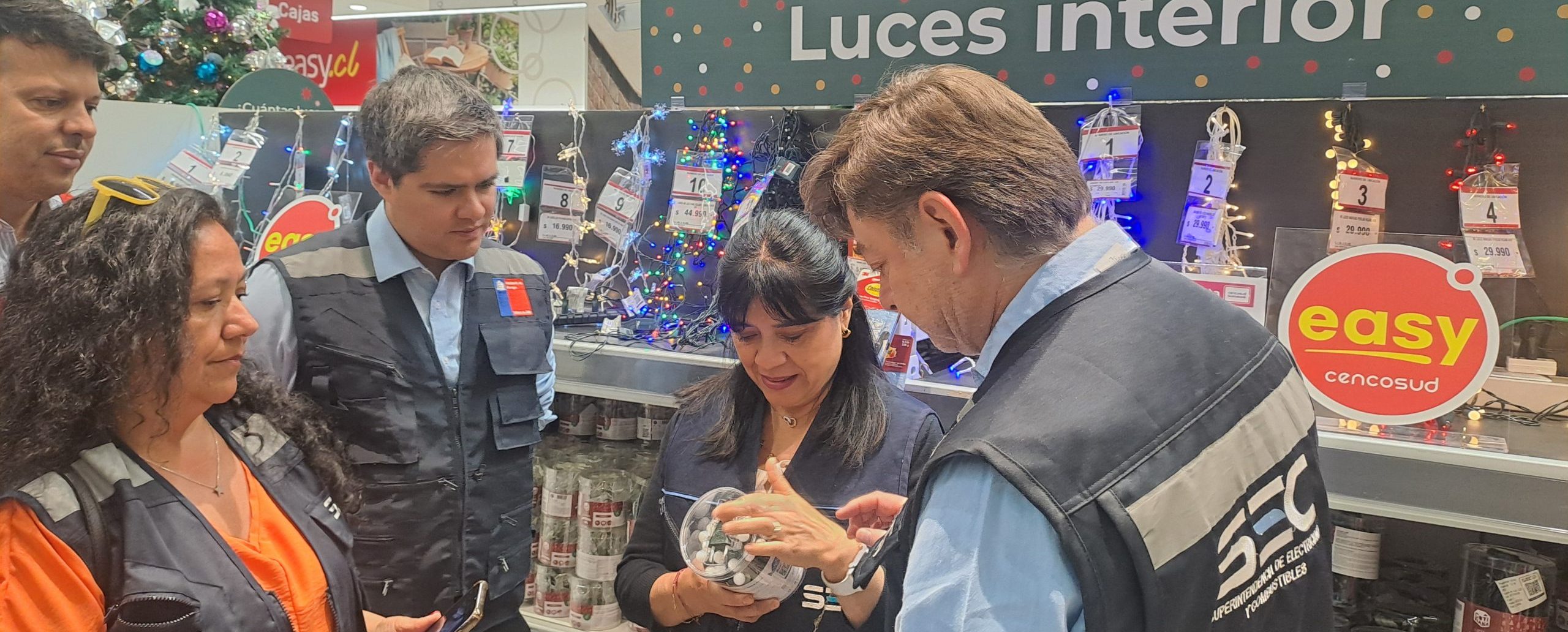SEC fiscaliza que solo se estén vendiendo luces  navideñas certificadas y llamó a preferirlas