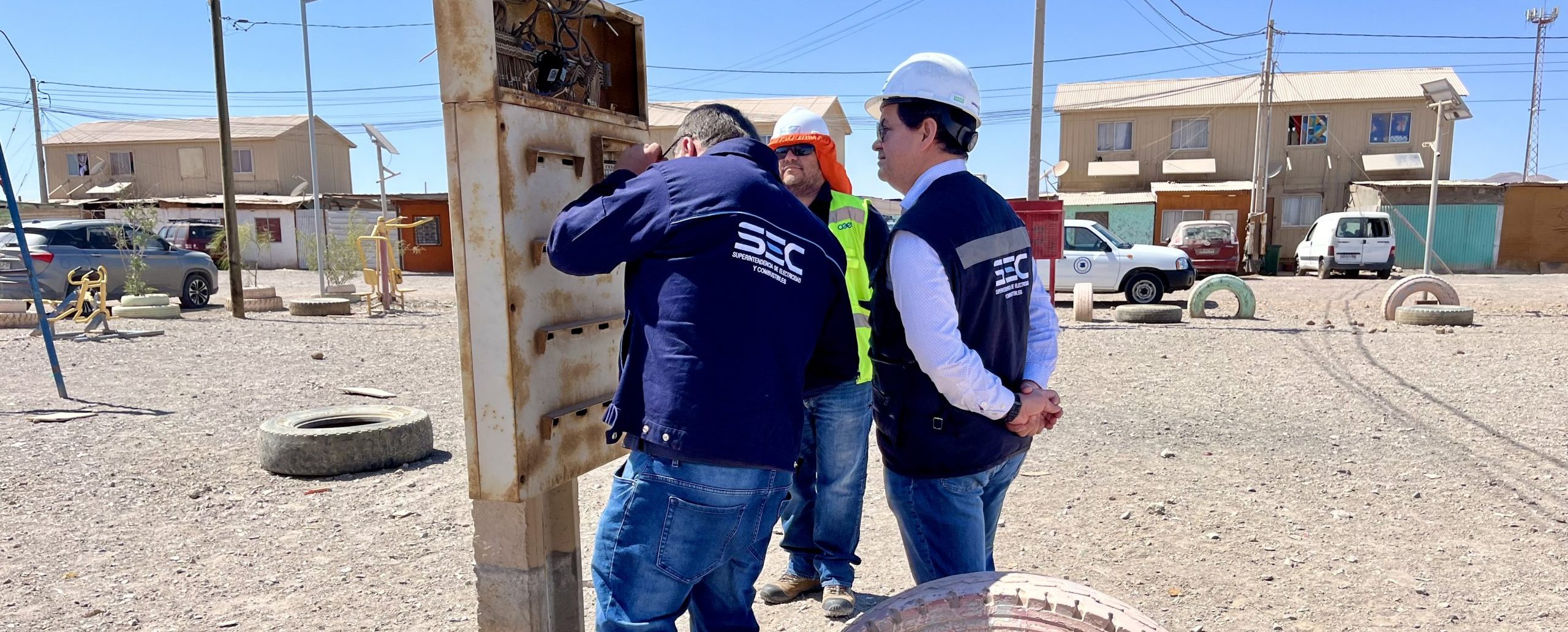 SEC Tarapacá fiscaliza infraestructura eléctrica de Barrio Transitorio en Pozo Almonte