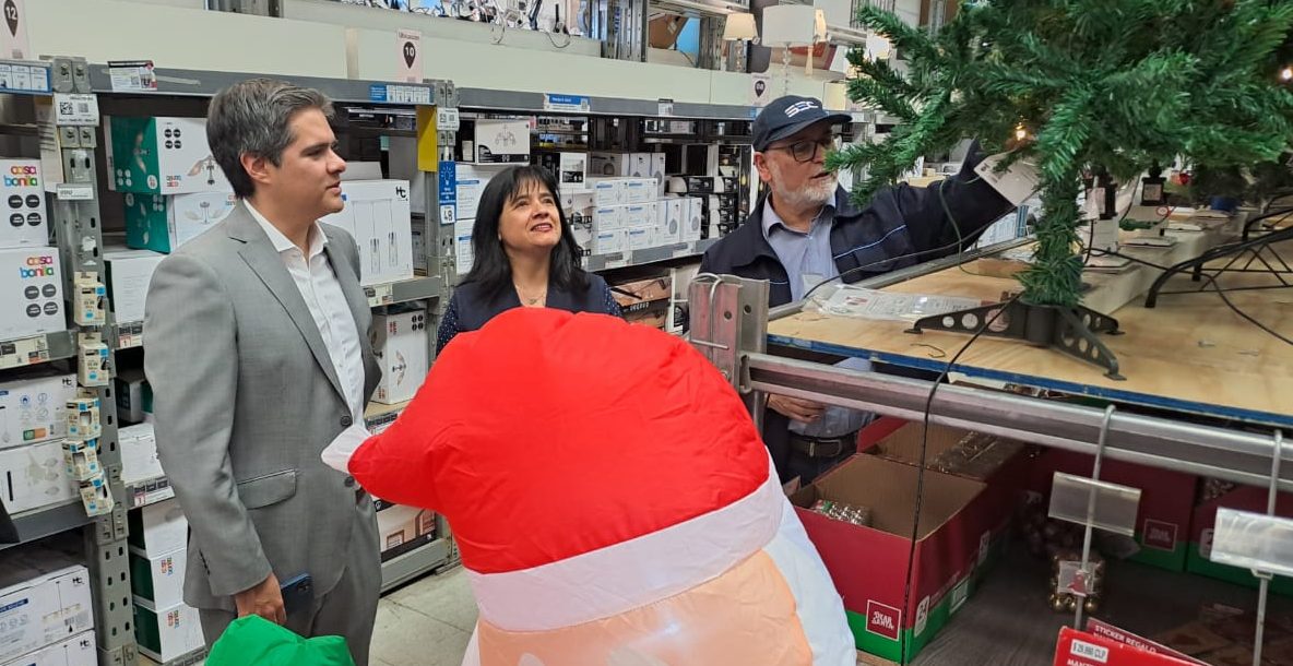 SEC fiscaliza venta de guirnaldas navideñas  y llama a comprar solo productos certificados